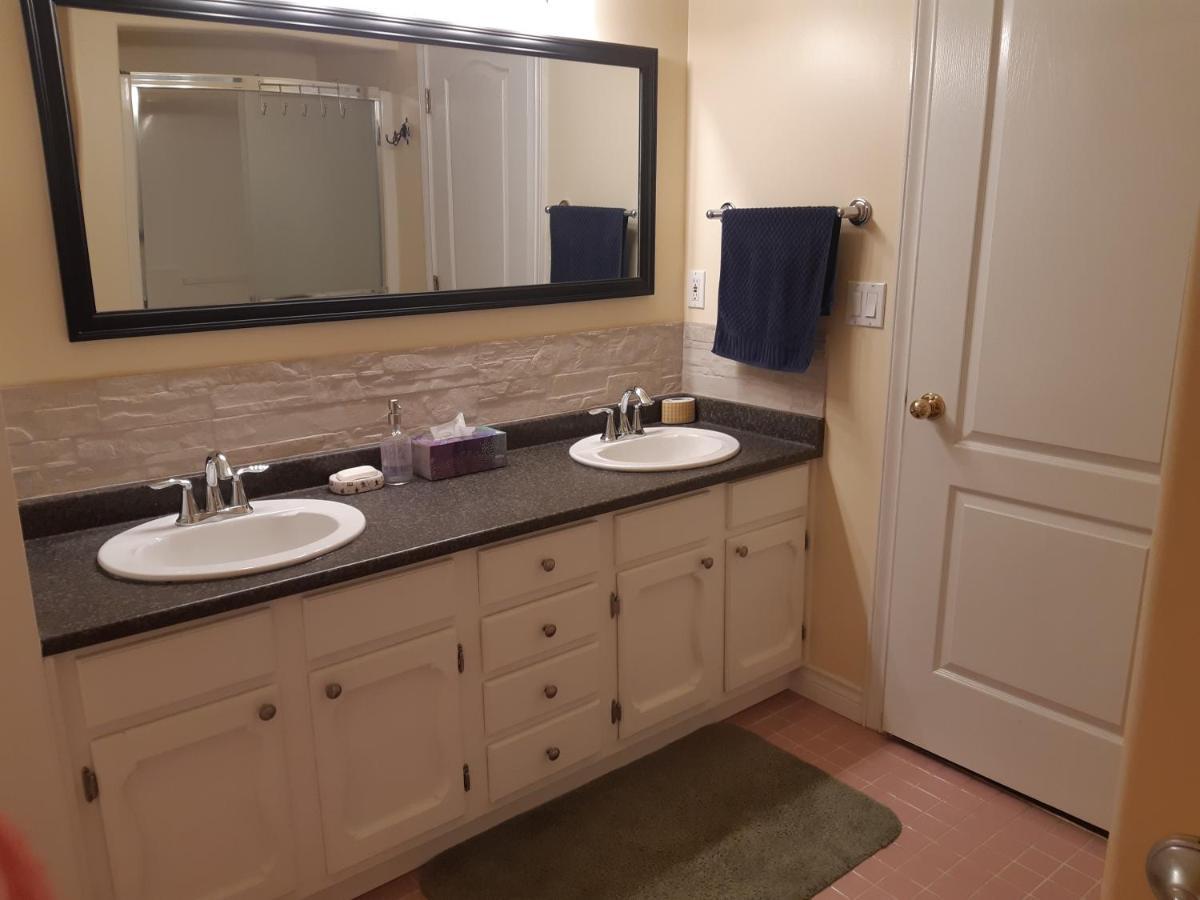 Lakeview House With 4 Rooms Kelowna Near Downtown & Knox Moutain Εξωτερικό φωτογραφία