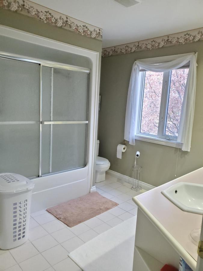 Lakeview House With 4 Rooms Kelowna Near Downtown & Knox Moutain Εξωτερικό φωτογραφία