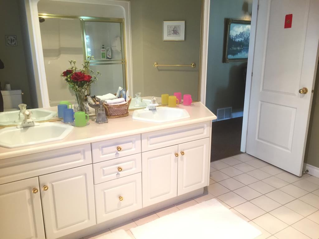 Lakeview House With 4 Rooms Kelowna Near Downtown & Knox Moutain Εξωτερικό φωτογραφία